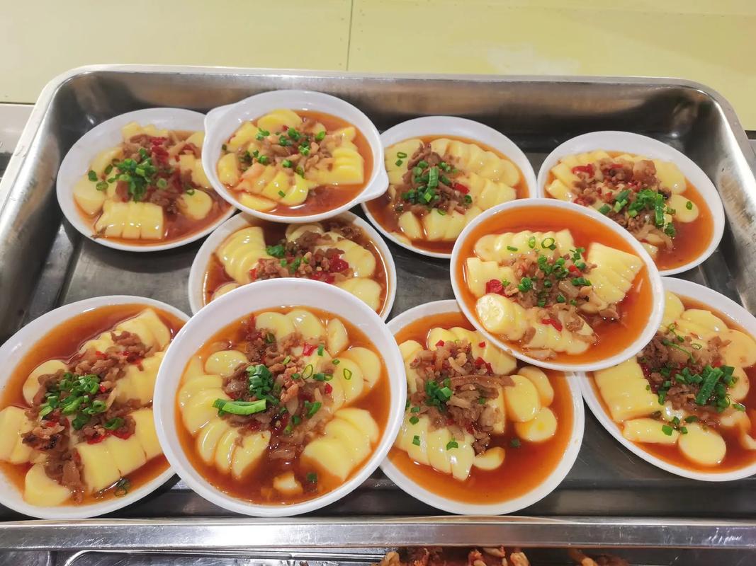 简简单单一餐 工厂食堂的温情与效率